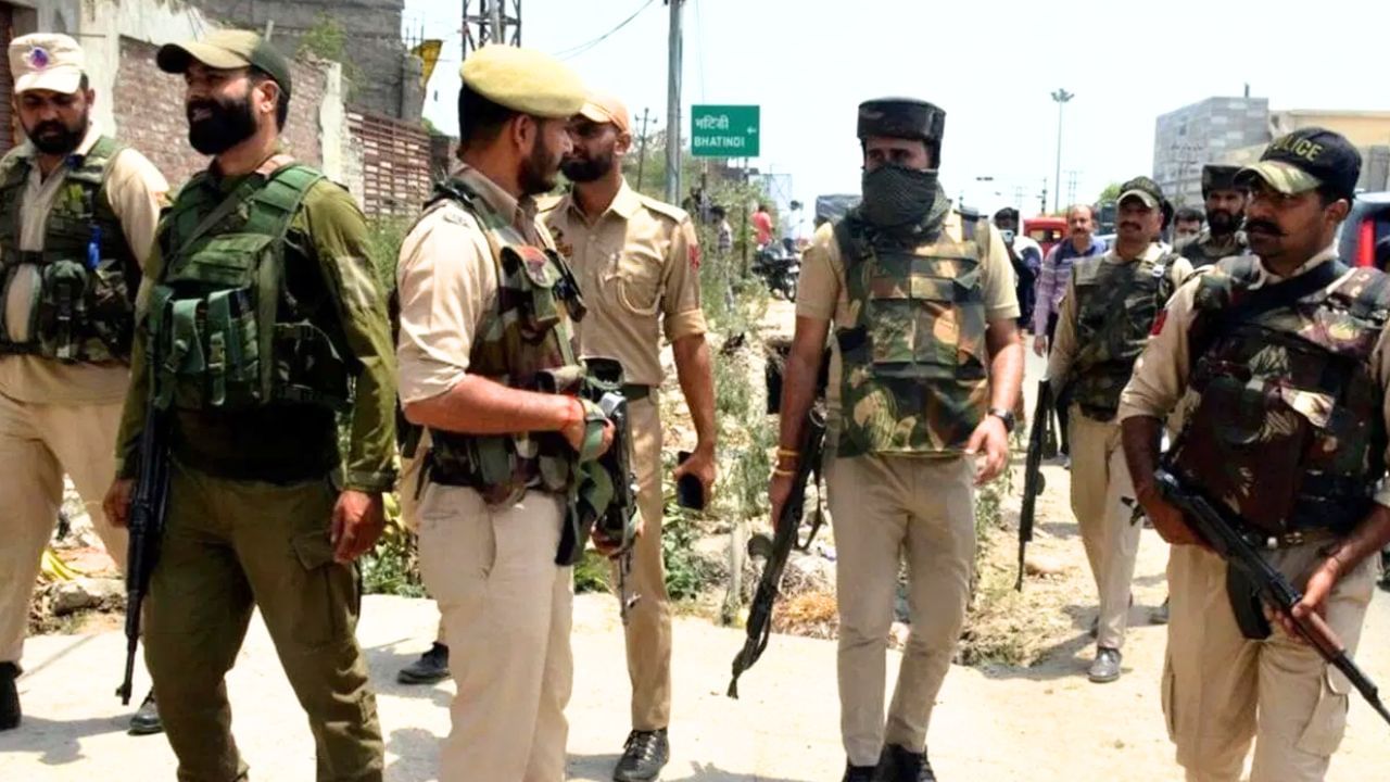 शहीदों को श्रद्धांजलि देने की इजाजत नहीं, श्रीनगर प्रशासन ने जारी की एडवाइजरी शहीदों को श्रद्धांजलि देने की इजाजत नहीं, श्रीनगर प्रशासन ने जारी की एडवाइजरी