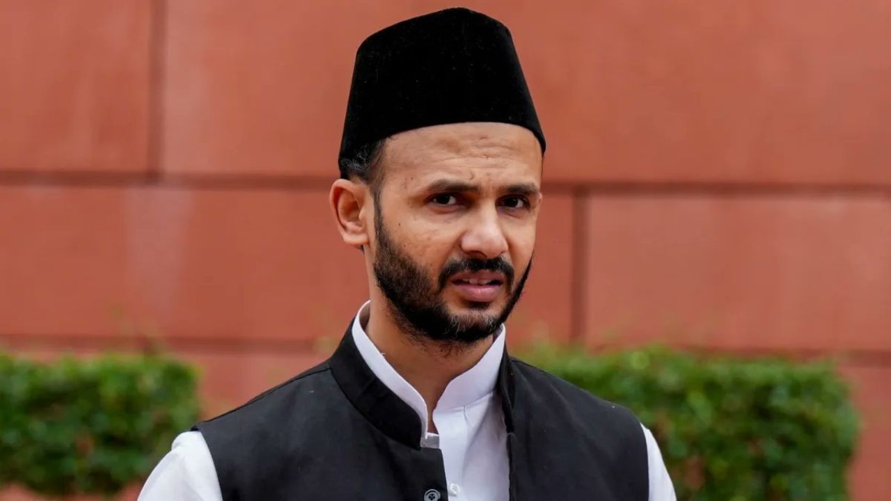 संभल के सपा सांसद जियाउर्रहमान बर्क पर क्यों लगा 1 हजार रुपये का जुर्माना? संभल के सपा सांसद जियाउर्रहमान बर्क पर क्यों लगा 1 हजार रुपये का जुर्माना?