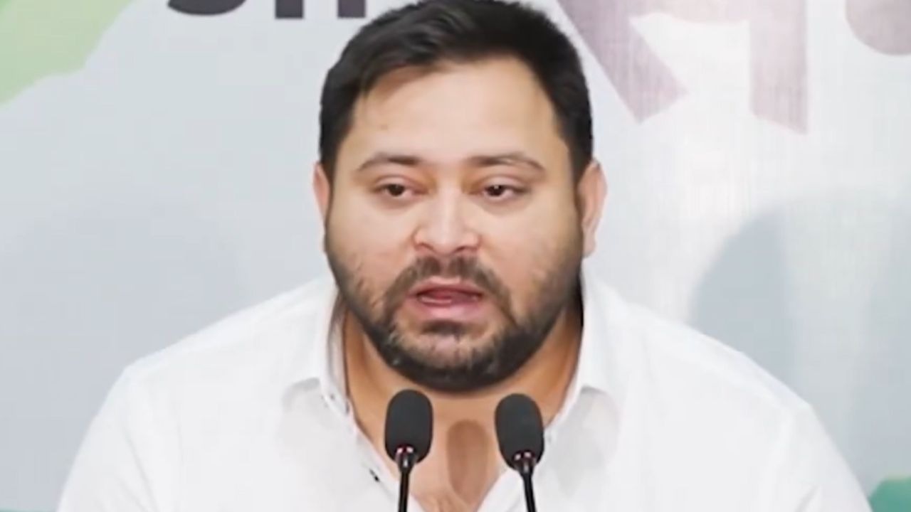 बिहार में इंसानों का जीवन कीड़े-मकौड़े से भी सस्ता, तेजस्वी ने नीतीश सरकार पर साधा निशाना बिहार में इंसानों का जीवन कीड़े-मकौड़े से भी सस्ता, तेजस्वी ने नीतीश सरकार पर साधा निशाना