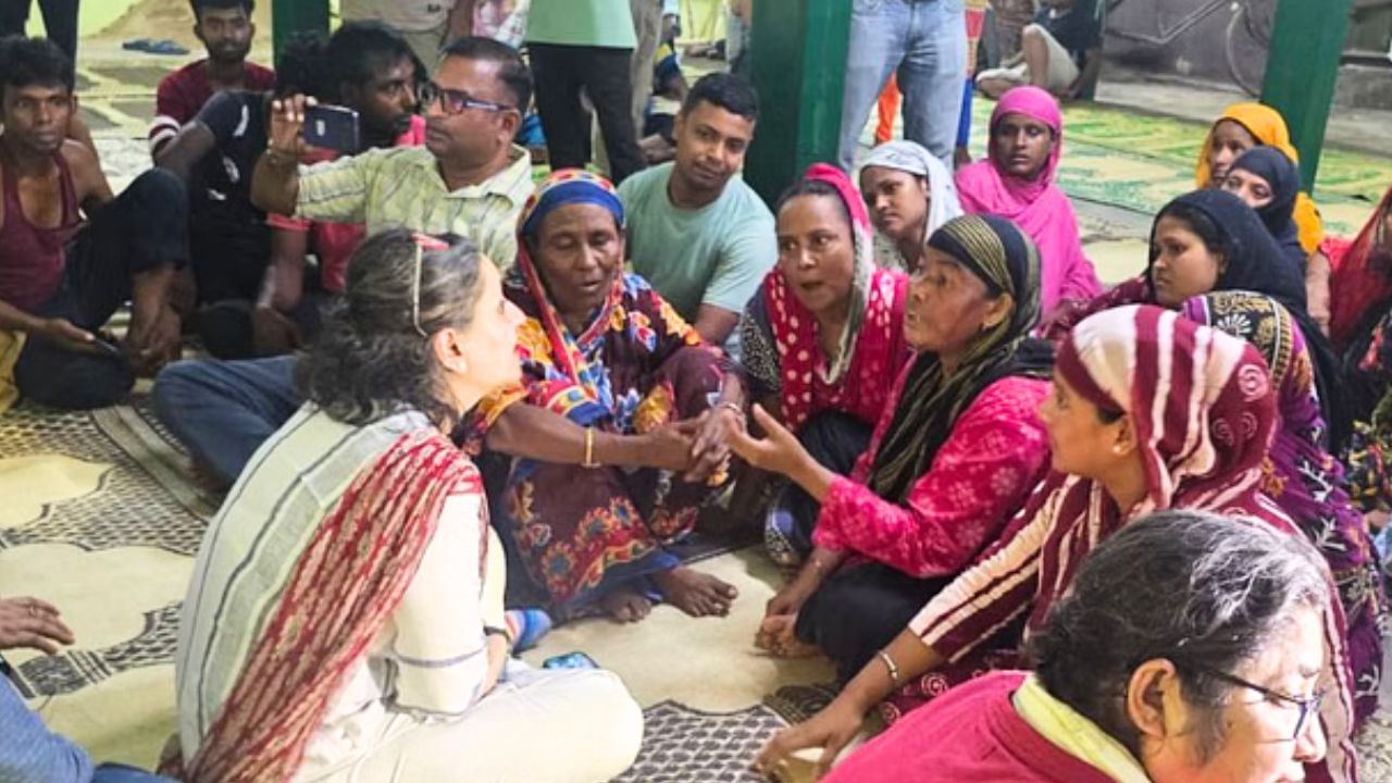 दिल्ली में धरने पर बैठे TMC सांसद, जय हिंद कैंप में बिजली कटौती को बंगाली अस्मिता से जोड़ा दिल्ली में धरने पर बैठे TMC सांसद, जय हिंद कैंप में बिजली कटौती को बंगाली अस्मिता से जोड़ा